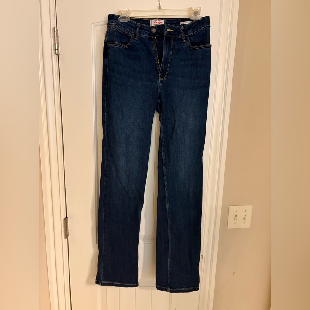 Size 34L Wrangler Women's Dark Blue high rise true Straight Leg Jeans